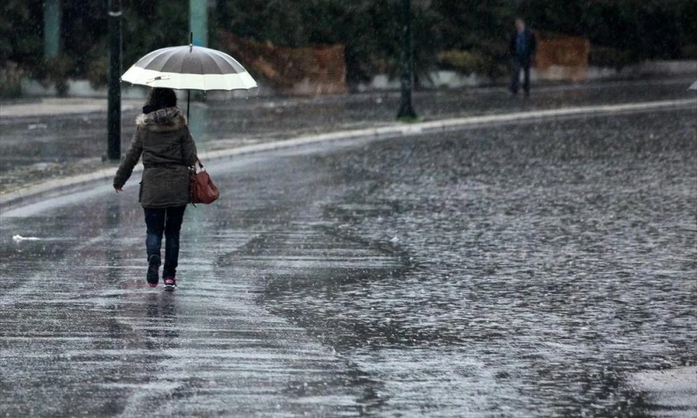 Καιρός: Παραμένει το χειμωνιάτικο σκηνικό - Καταιγίδες στην Αττική